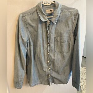 Old Navy Women’s Lightweight Blue Denim button up Shirt large